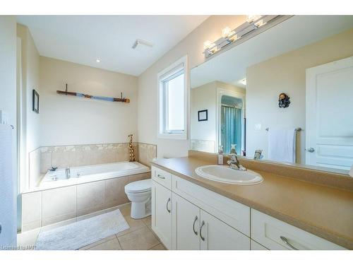 6622 Mary Drive, Niagara Falls, ON - Indoor Photo Showing Bathroom