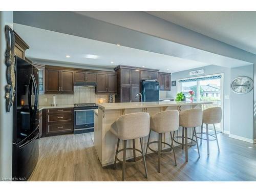 6622 Mary Drive, Niagara Falls, ON - Indoor Photo Showing Kitchen