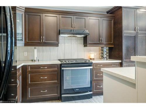 6622 Mary Drive, Niagara Falls, ON - Indoor Photo Showing Kitchen With Upgraded Kitchen