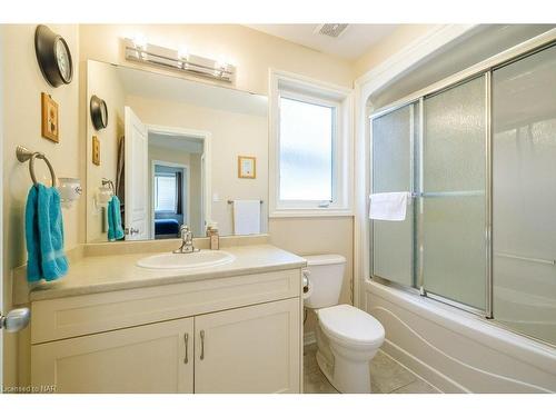 6622 Mary Drive, Niagara Falls, ON - Indoor Photo Showing Bathroom