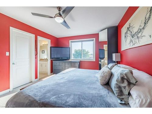 6622 Mary Drive, Niagara Falls, ON - Indoor Photo Showing Bedroom