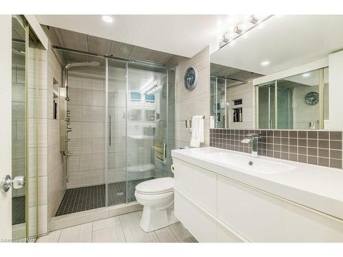 6622 Mary Drive, Niagara Falls, ON - Indoor Photo Showing Bathroom