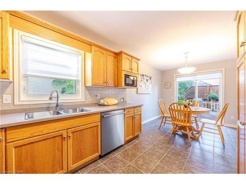 41 Terrama Court, St. Catharines, ON - Indoor Photo Showing Kitchen With Double Sink