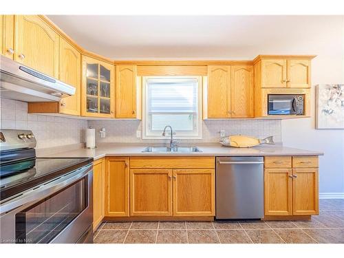 41 Terrama Court, St. Catharines, ON - Indoor Photo Showing Kitchen With Stainless Steel Kitchen With Double Sink