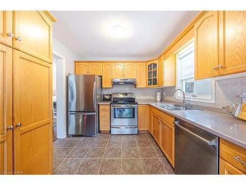 41 Terrama Court, St. Catharines, ON - Indoor Photo Showing Kitchen With Stainless Steel Kitchen With Double Sink