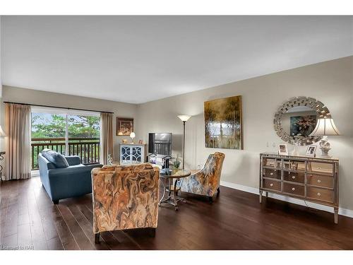 B 304-678 Line 2 Road, Virgil, ON - Indoor Photo Showing Living Room