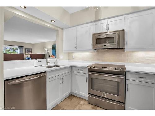 B 304-678 Line 2 Road, Virgil, ON - Indoor Photo Showing Kitchen