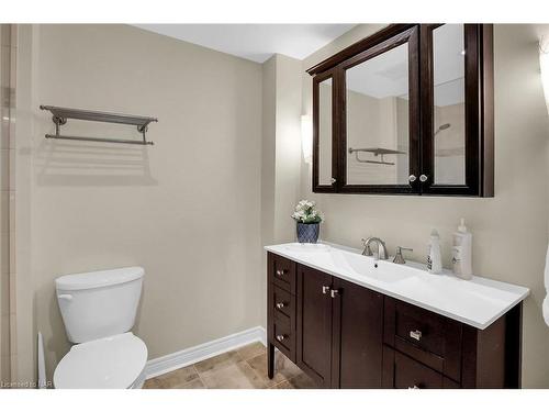 B 304-678 Line 2 Road, Virgil, ON - Indoor Photo Showing Bathroom