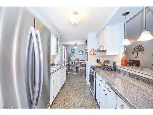 104 Carriage Road, St. Catharines, ON - Indoor Photo Showing Kitchen