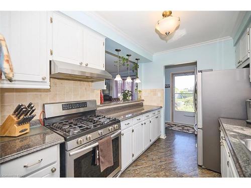 104 Carriage Road, St. Catharines, ON - Indoor Photo Showing Kitchen