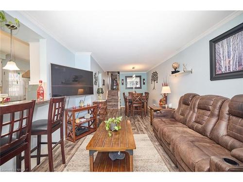 104 Carriage Road, St. Catharines, ON - Indoor Photo Showing Living Room