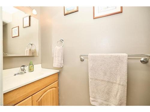 104 Carriage Road, St. Catharines, ON - Indoor Photo Showing Bathroom