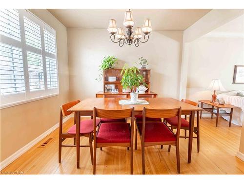 4 Joanna Drive, St. Catharines, ON - Indoor Photo Showing Dining Room