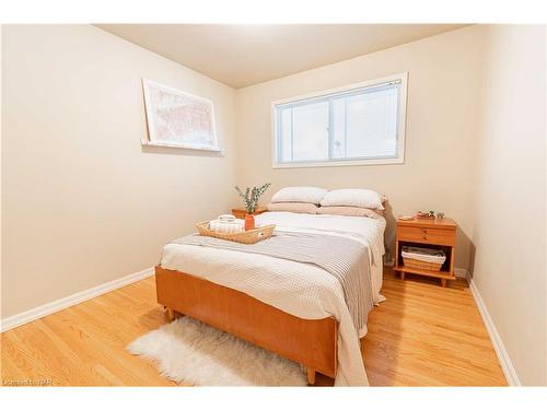 4 Joanna Drive, St. Catharines, ON - Indoor Photo Showing Bedroom