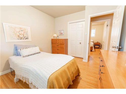 4 Joanna Drive, St. Catharines, ON - Indoor Photo Showing Bedroom