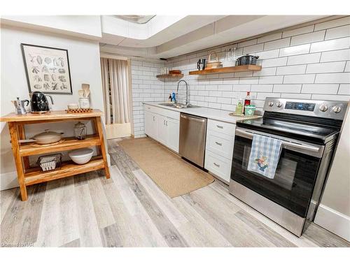 4 Joanna Drive, St. Catharines, ON - Indoor Photo Showing Kitchen