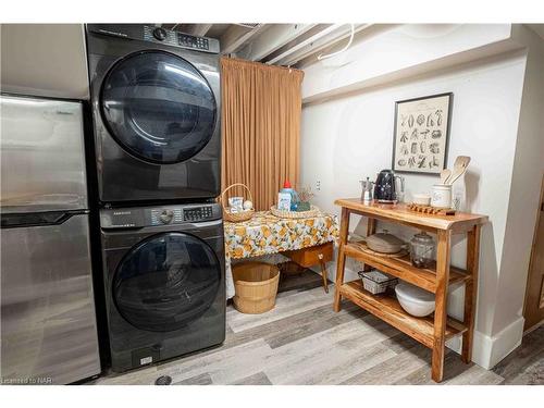 4 Joanna Drive, St. Catharines, ON - Indoor Photo Showing Laundry Room