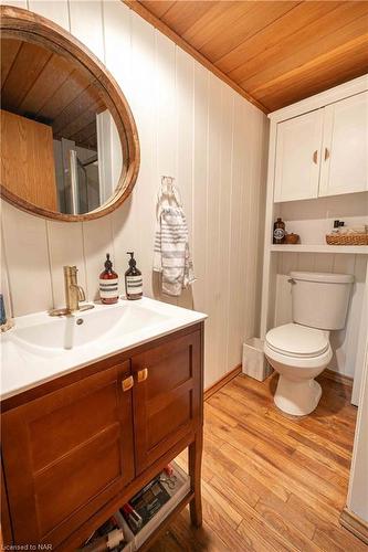 4 Joanna Drive, St. Catharines, ON - Indoor Photo Showing Bathroom