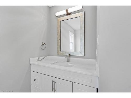 80 Page Street, St. Catharines, ON - Indoor Photo Showing Bathroom