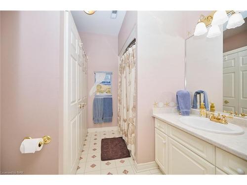 83 Nantuckett Road, Crystal Beach, ON - Indoor Photo Showing Bathroom