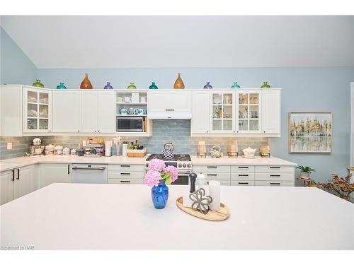 83 Nantuckett Road, Crystal Beach, ON - Indoor Photo Showing Kitchen