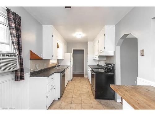 106 Highland Avenue, Port Colborne, ON - Indoor Photo Showing Kitchen