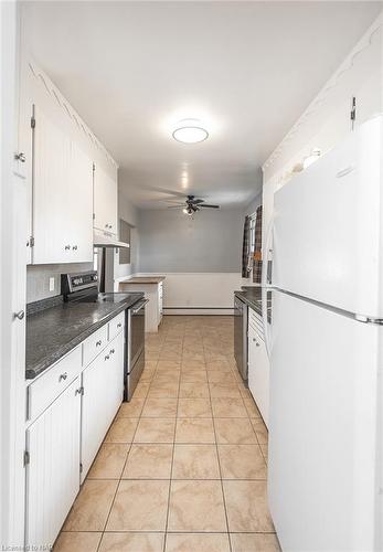 106 Highland Avenue, Port Colborne, ON - Indoor Photo Showing Kitchen