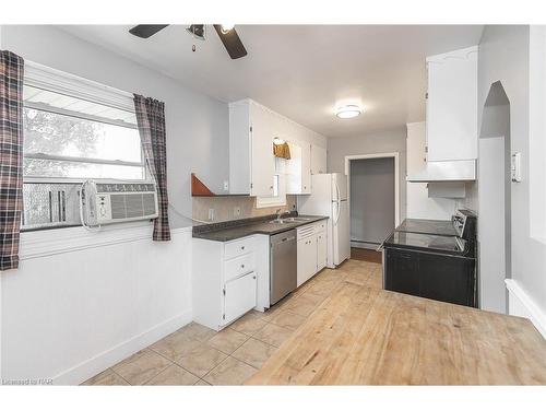 106 Highland Avenue, Port Colborne, ON - Indoor Photo Showing Kitchen