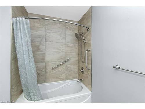 106 Highland Avenue, Port Colborne, ON - Indoor Photo Showing Bathroom