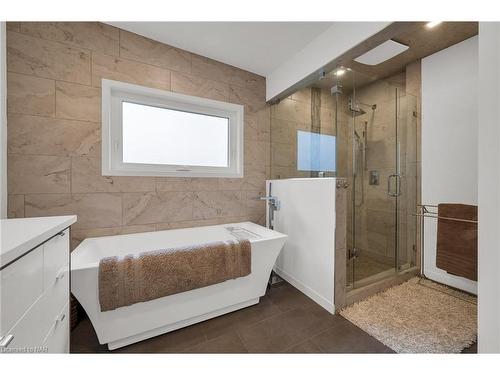 53 Tennessee Avenue, Port Colborne, ON - Indoor Photo Showing Bathroom