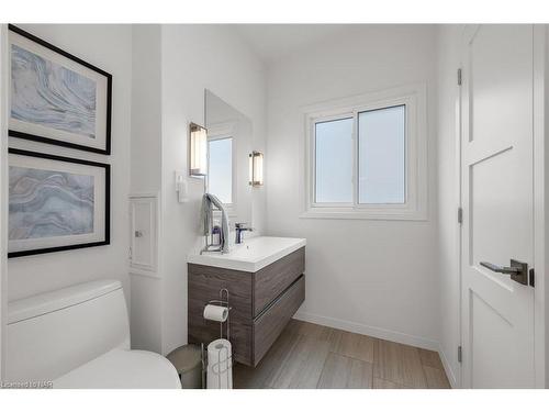 53 Tennessee Avenue, Port Colborne, ON - Indoor Photo Showing Bathroom