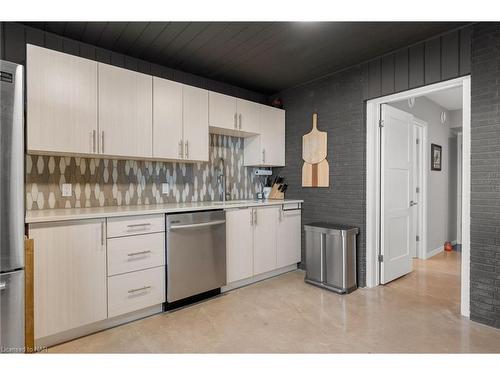 53 Tennessee Avenue, Port Colborne, ON - Indoor Photo Showing Kitchen