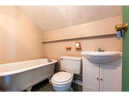 31 Cherry Street, St. Catharines, ON - Indoor Photo Showing Bathroom