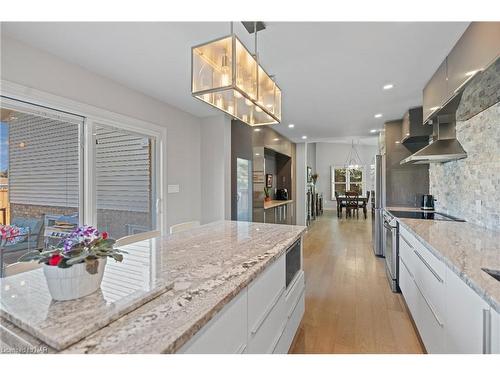 4045 Fieldstone Avenue, Niagara Falls, ON - Indoor Photo Showing Kitchen With Upgraded Kitchen