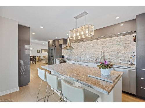 4045 Fieldstone Avenue, Niagara Falls, ON - Indoor Photo Showing Kitchen With Upgraded Kitchen