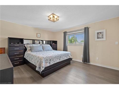 4045 Fieldstone Avenue, Niagara Falls, ON - Indoor Photo Showing Bedroom