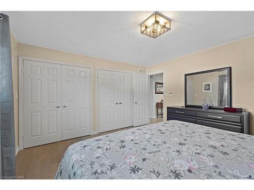 4045 Fieldstone Avenue, Niagara Falls, ON - Indoor Photo Showing Bedroom