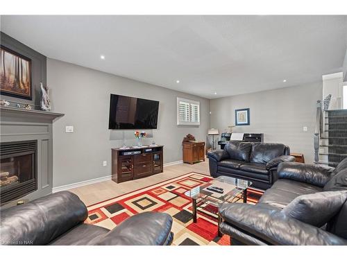 4045 Fieldstone Avenue, Niagara Falls, ON - Indoor Photo Showing Living Room With Fireplace