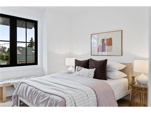 14 Pawling Street, St. Catharines, ON - Indoor Photo Showing Bedroom