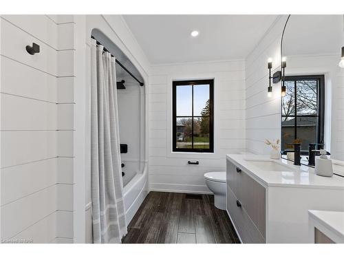 14 Pawling Street, St. Catharines, ON - Indoor Photo Showing Bathroom