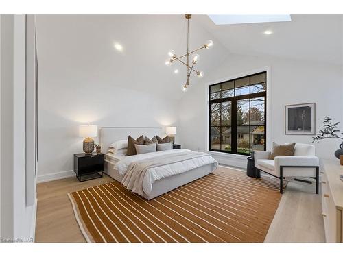 14 Pawling Street, St. Catharines, ON - Indoor Photo Showing Bedroom