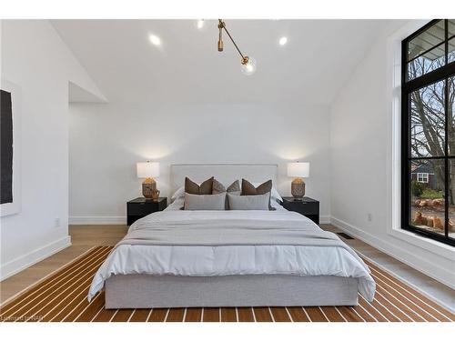 14 Pawling Street, St. Catharines, ON - Indoor Photo Showing Bedroom