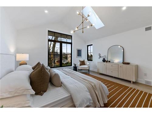 14 Pawling Street, St. Catharines, ON - Indoor Photo Showing Bedroom