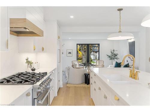 14 Pawling Street, St. Catharines, ON - Indoor Photo Showing Kitchen With Upgraded Kitchen