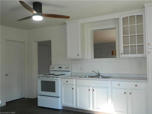 222 Courtwright Street, Fort Erie, ON - Indoor Photo Showing Kitchen With Double Sink