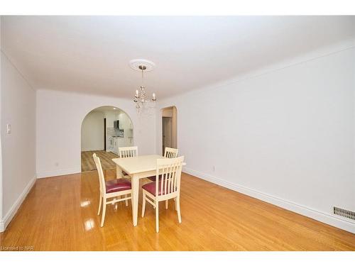 14 Woodelm Drive, St. Catharines, ON - Indoor Photo Showing Dining Room