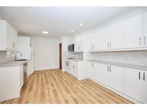 14 Woodelm Drive, St. Catharines, ON - Indoor Photo Showing Kitchen