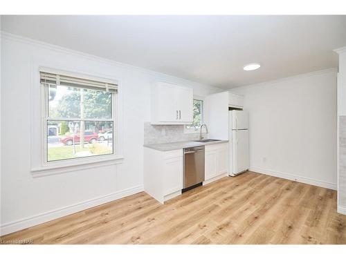 14 Woodelm Drive, St. Catharines, ON - Indoor Photo Showing Kitchen