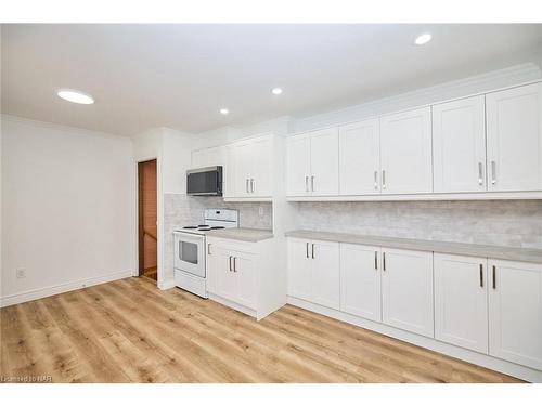 14 Woodelm Drive, St. Catharines, ON - Indoor Photo Showing Kitchen