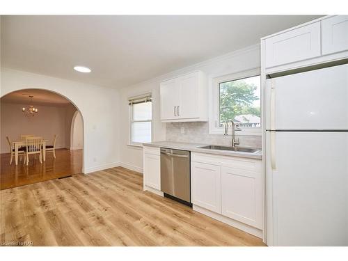 14 Woodelm Drive, St. Catharines, ON - Indoor Photo Showing Kitchen